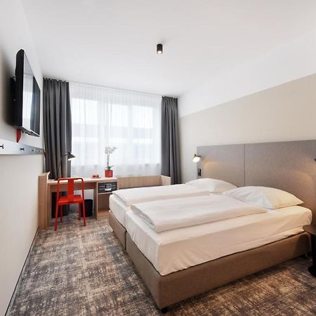 Hotel Wyndham Garden Munich Messe Esterno foto Room interior