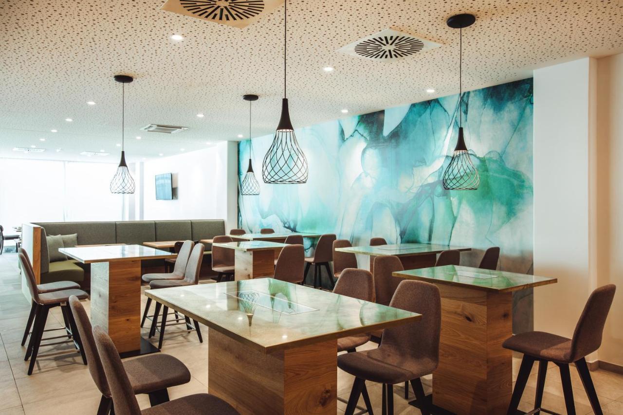 Hotel Wyndham Garden Munich Messe Esterno foto Interior of the restaurant