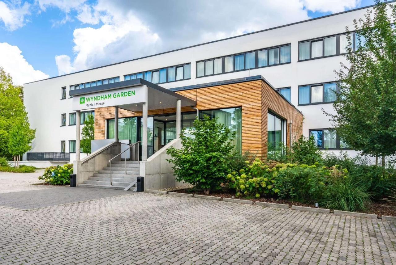 Hotel Wyndham Garden Munich Messe Esterno foto Wyndham Garden Munich Messe