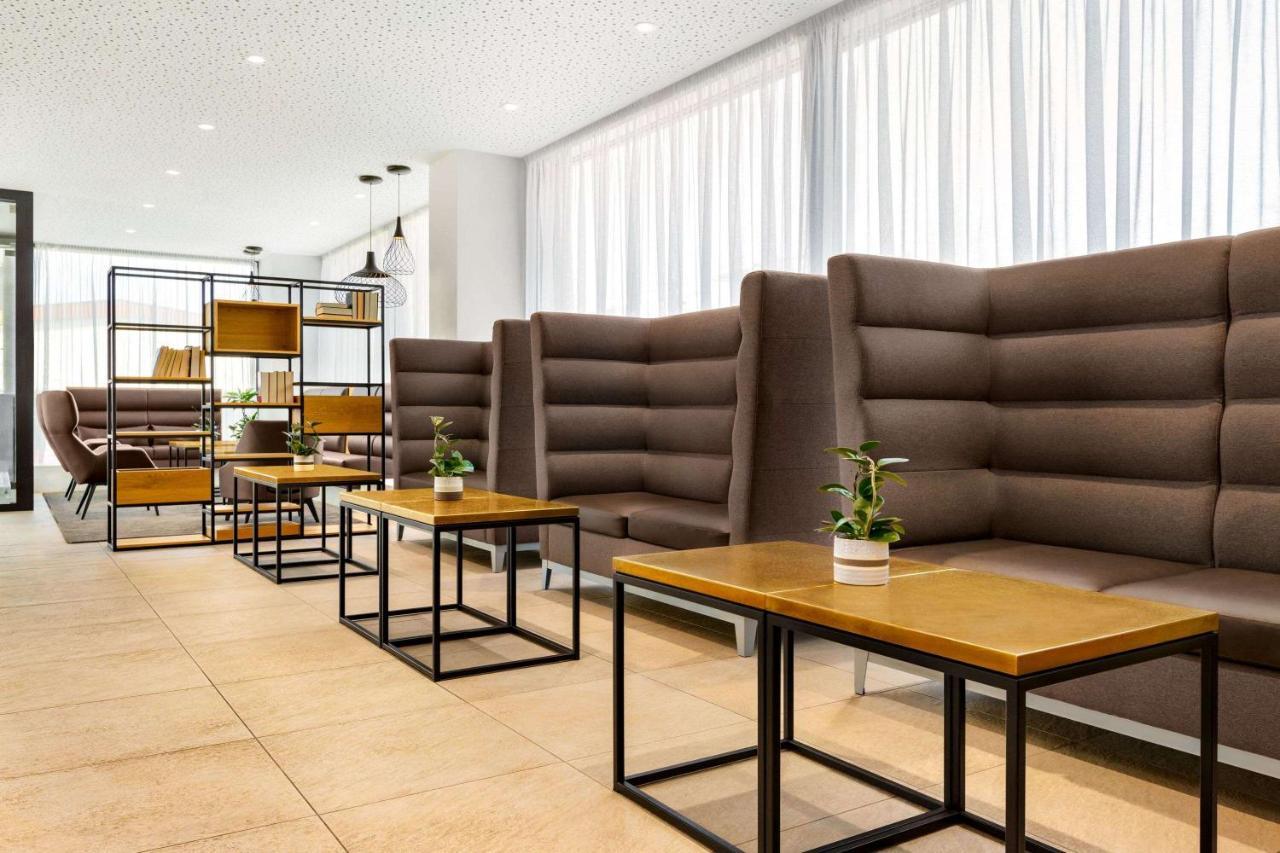 Hotel Wyndham Garden Munich Messe Esterno foto Interior of the hotel