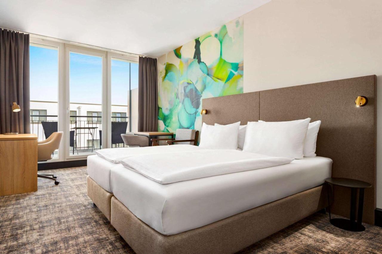 Hotel Wyndham Garden Munich Messe Esterno foto Room at the Hilton Hamburg