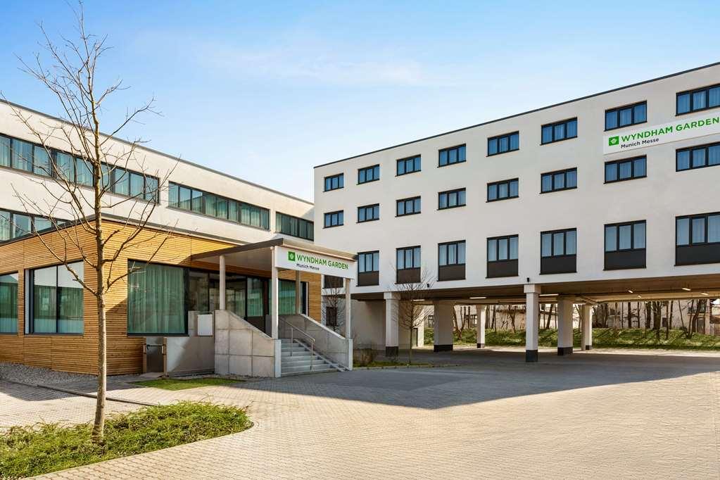 Hotel Wyndham Garden Munich Messe Esterno foto Wyndham Garden Munich Messe