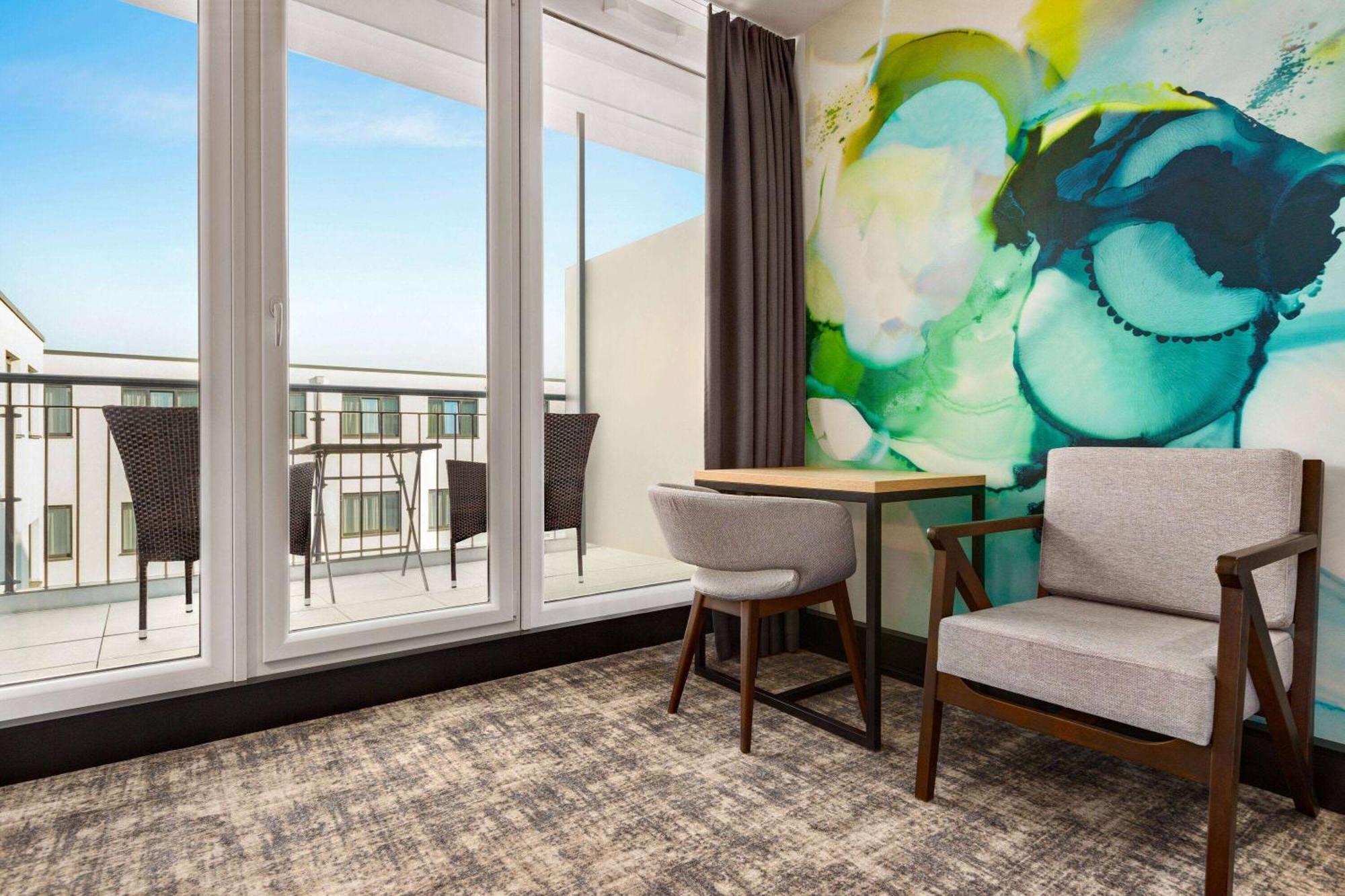 Hotel Wyndham Garden Munich Messe Esterno foto "The view from my balcony is amazing."