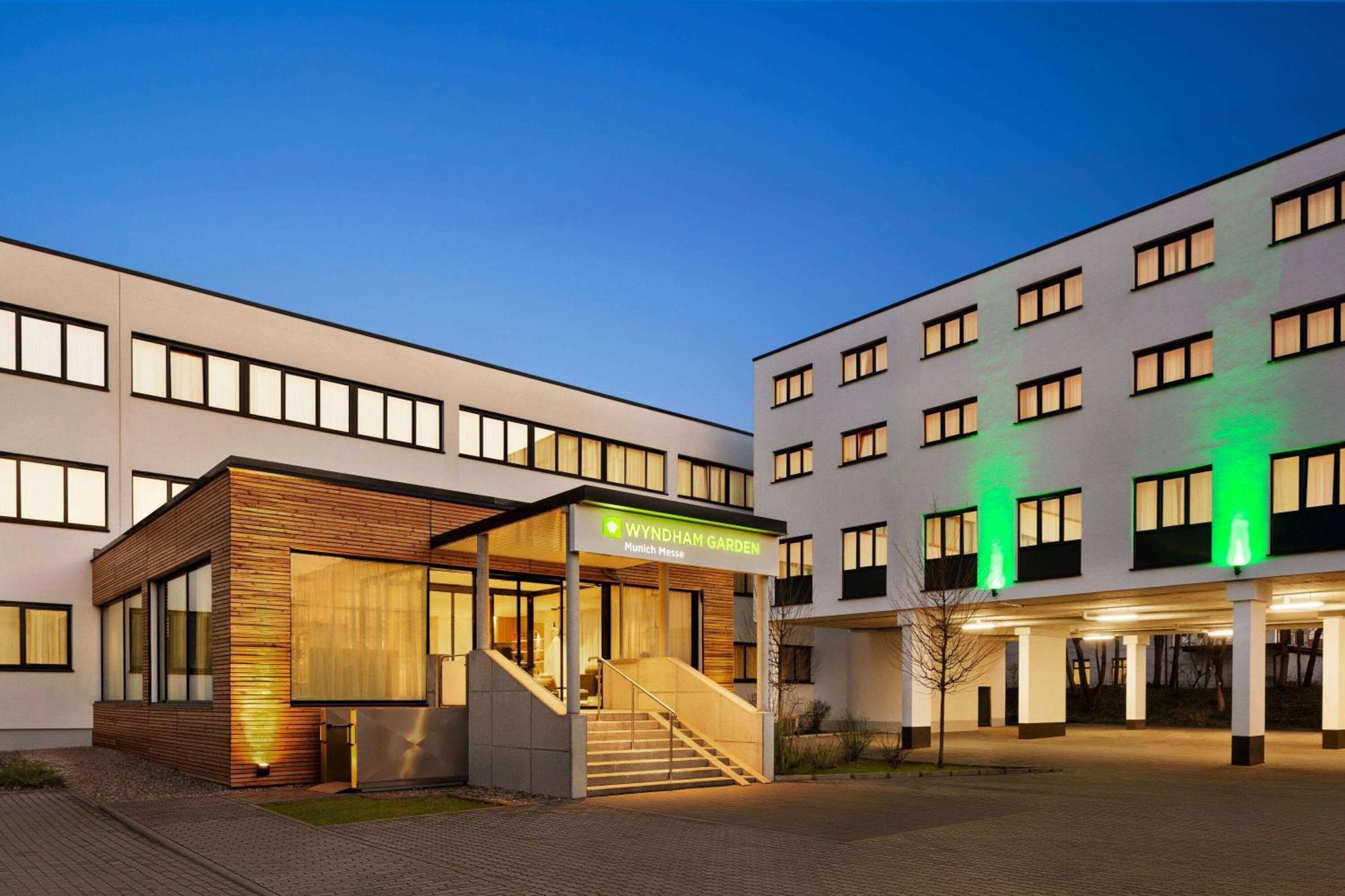 Hotel Wyndham Garden Munich Messe Esterno foto Wyndham Garden Munich Messe