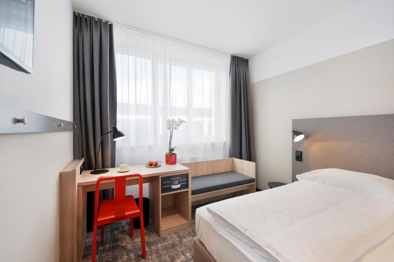 Hotel Wyndham Garden Munich Messe Esterno foto Room in the hotel
