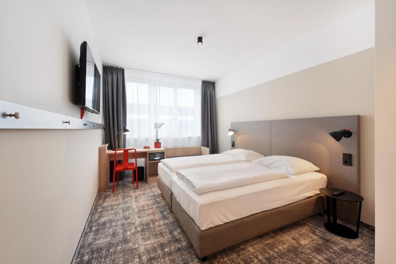 Hotel Wyndham Garden Munich Messe Esterno foto Room interior