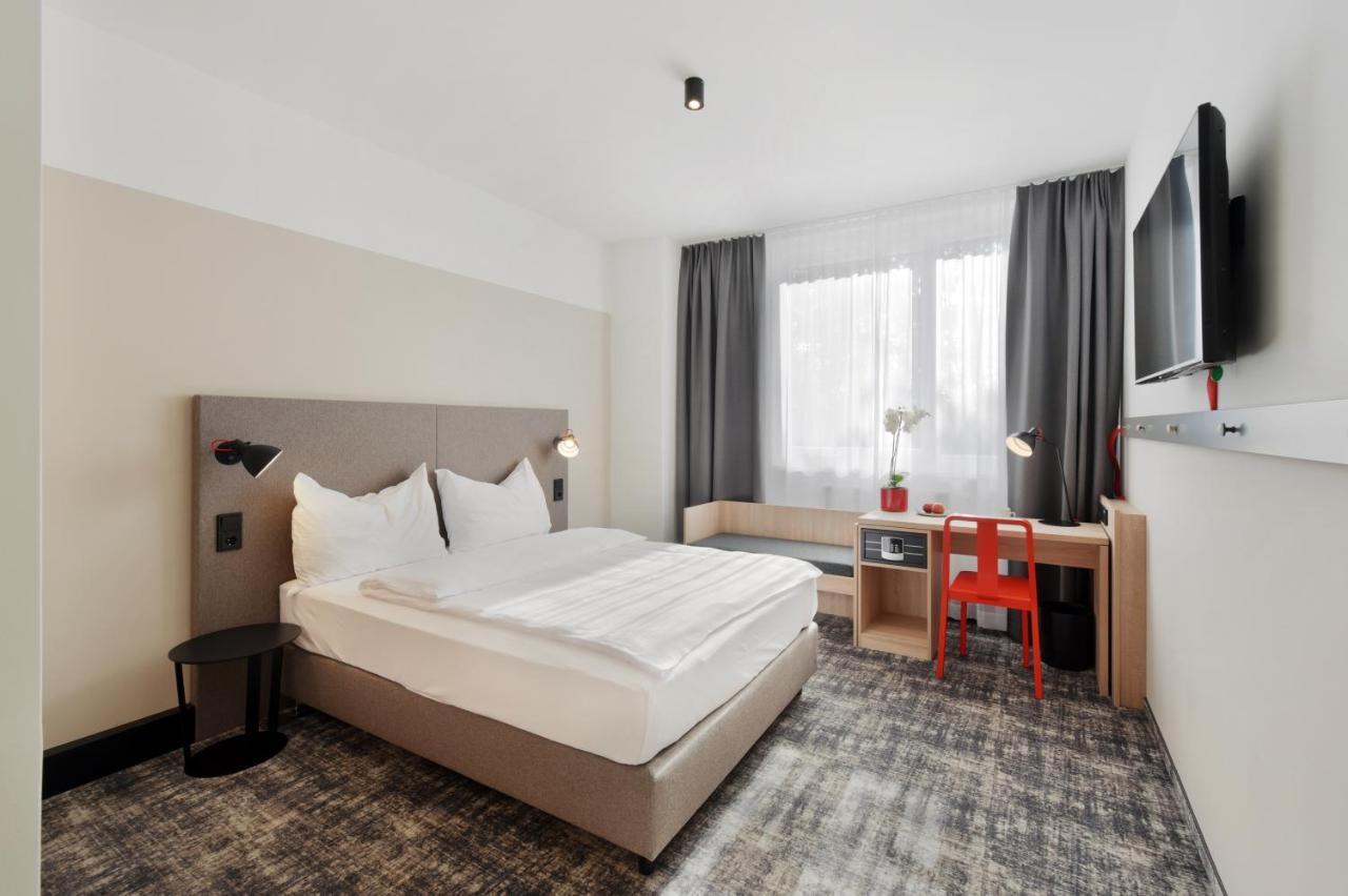 Hotel Wyndham Garden Munich Messe Esterno foto Room interior