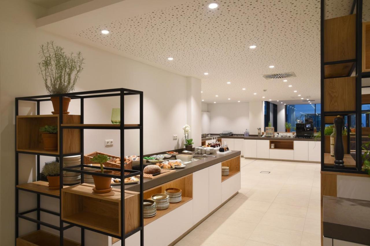 Hotel Wyndham Garden Munich Messe Esterno foto Breakfast buffet