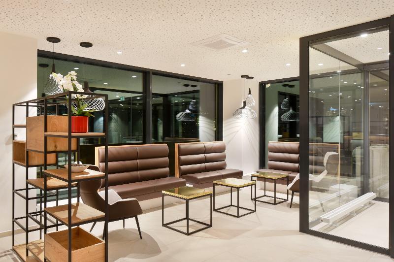 Hotel Wyndham Garden Munich Messe Esterno foto Interior of the office