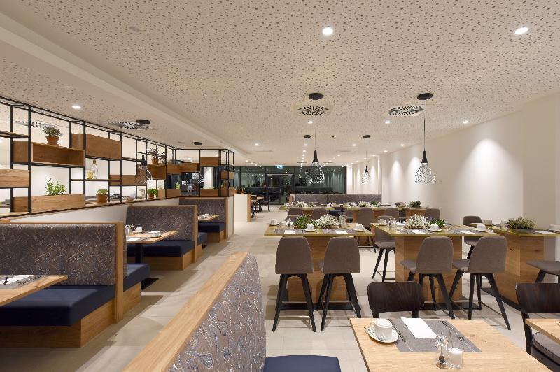Hotel Wyndham Garden Munich Messe Esterno foto Restaurant interior design
